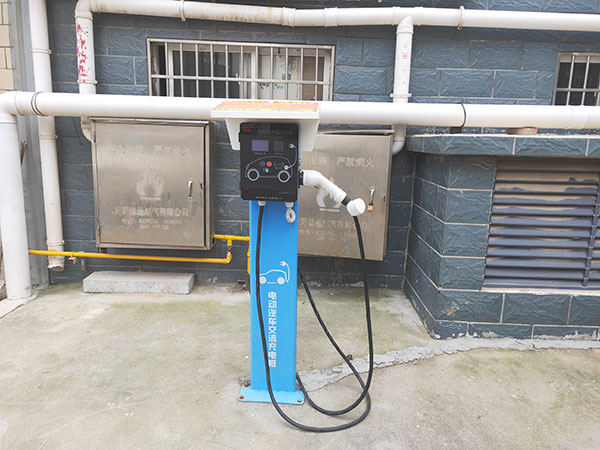 菏泽文景文苑小区电动汽车7kw220v汽车充电桩安装案例图